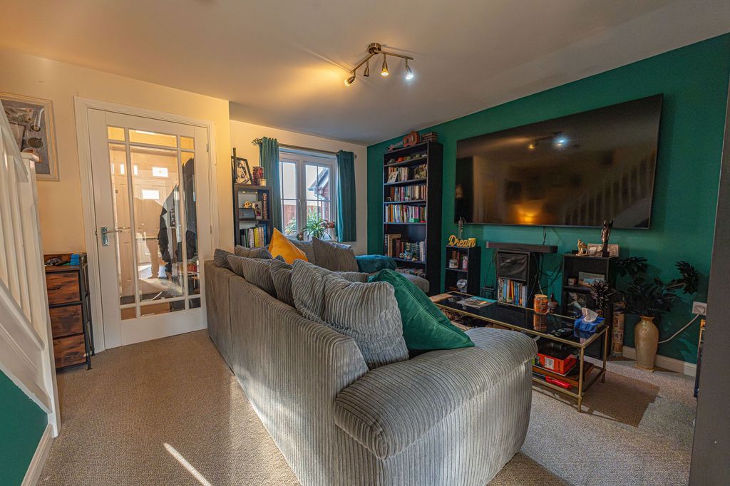 Property photo 3 of 21