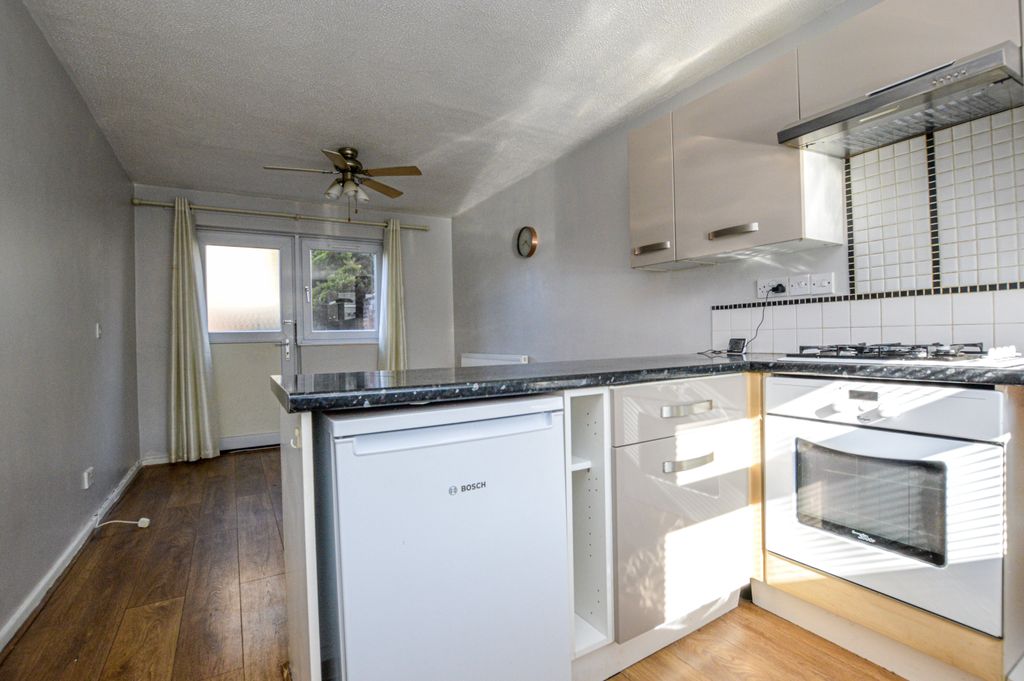 Property photo 3 of 11 2-Dsc_1253