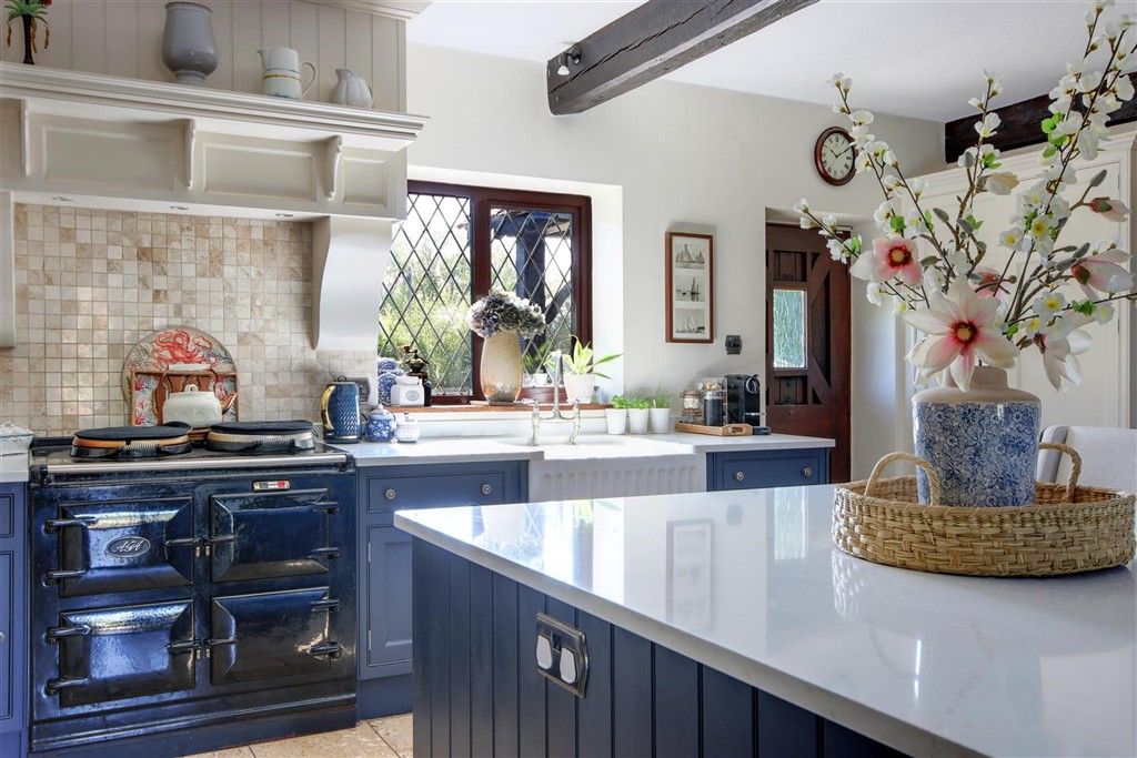 Property photo 3 of 19 Kitchen