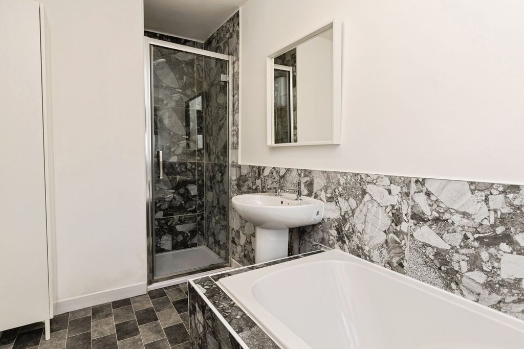 Property photo 3 of 19 Family Bathoom