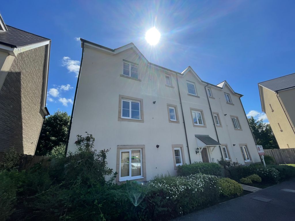 Property photo 1 of 12 Frontage 2