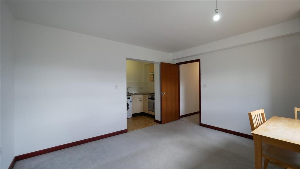 Property photo 2 of 6 Lounge