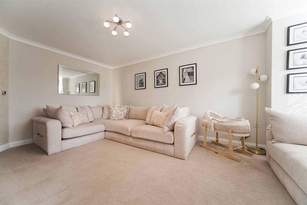 Property photo 2 of 26