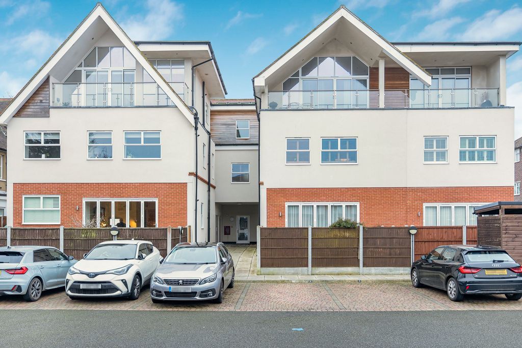 Property photo 2 of 23 Private Car Park