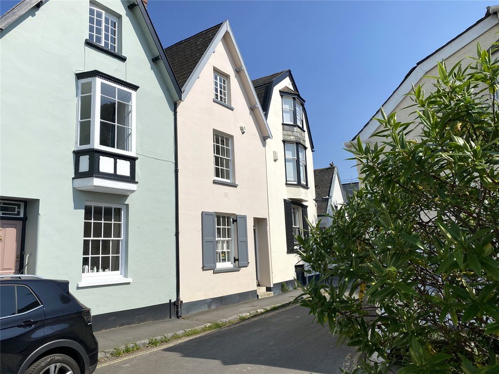 Property photo 2 of 14 The Strand Topsham