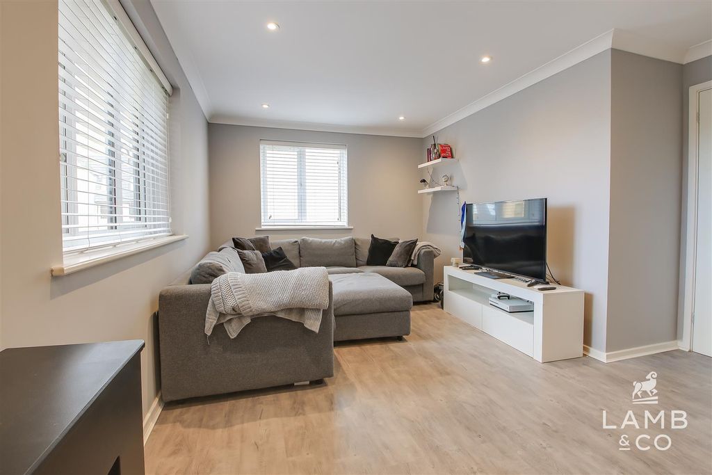 Property photo 3 of 14 Lounge/Diner