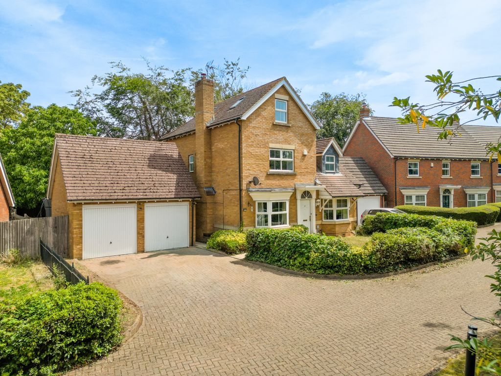 Property photo 1 of 29 Whitebeam Close, Weston Turville, Hp22