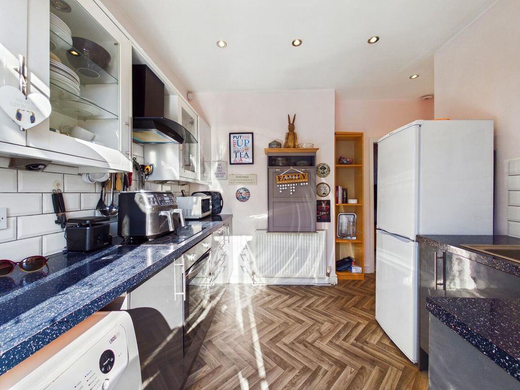 Property photo 3 of 15 Kitchen