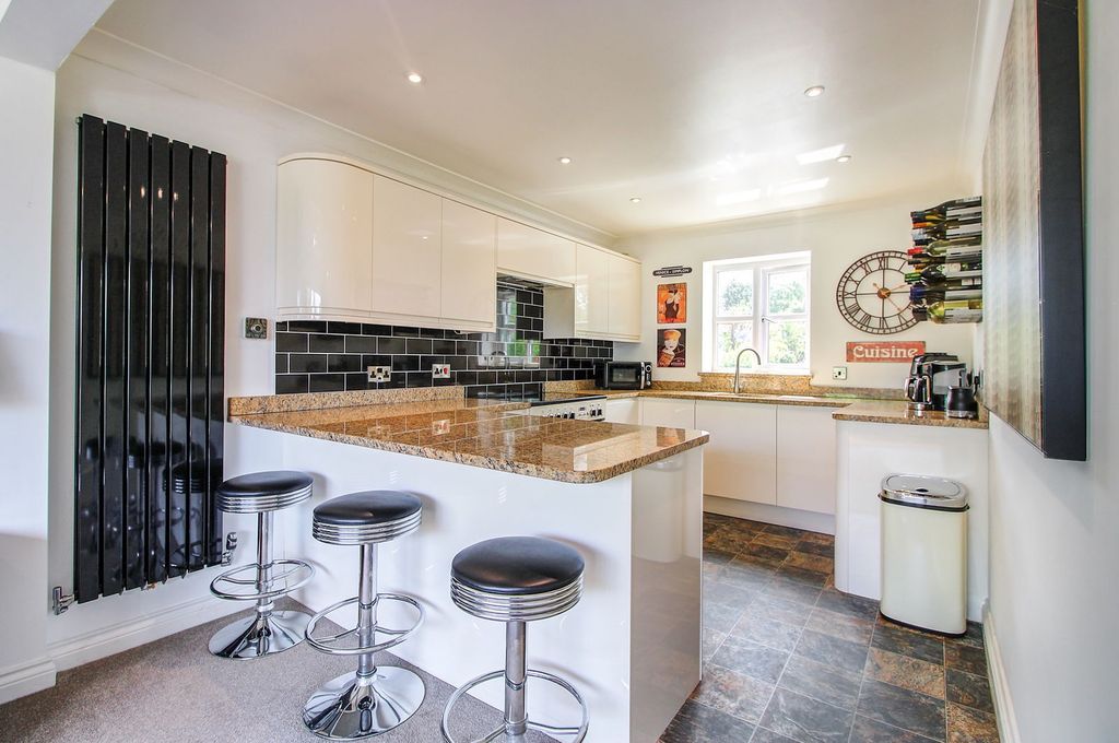 Property photo 3 of 23