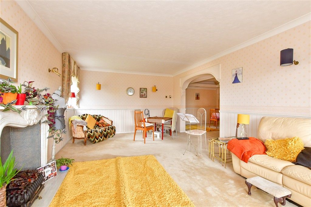 Property photo 2 of 10 Lounge