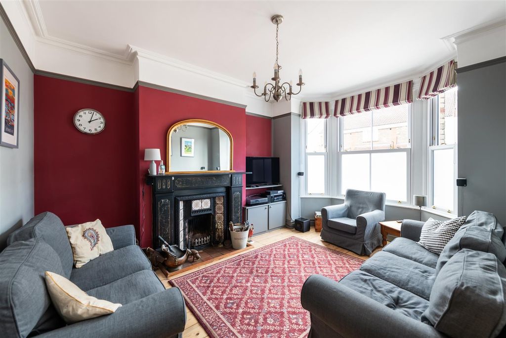 Property photo 2 of 42