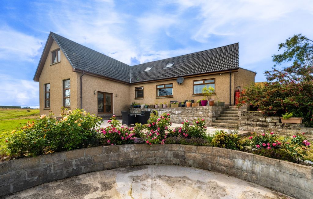 Property photo 1 of 33 001