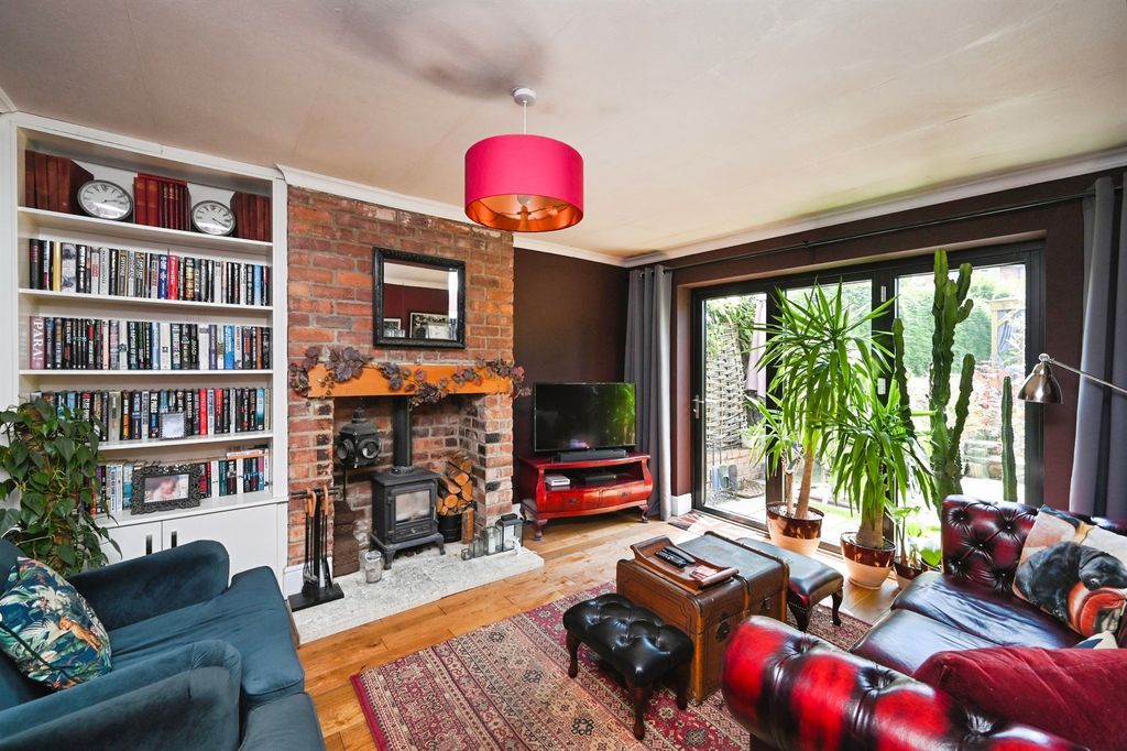 Property photo 2 of 27