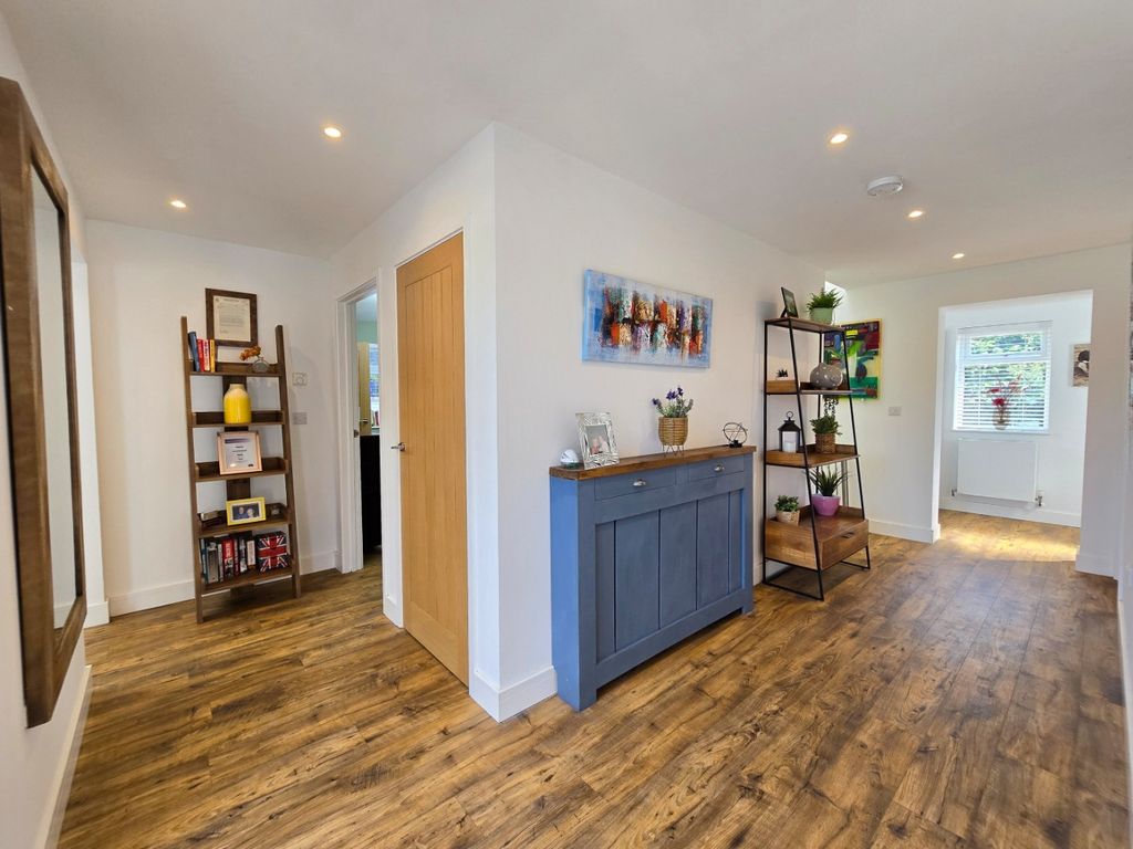 Property photo 3 of 19 5516106