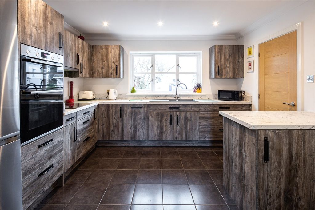 Property photo 2 of 12 Kitchen