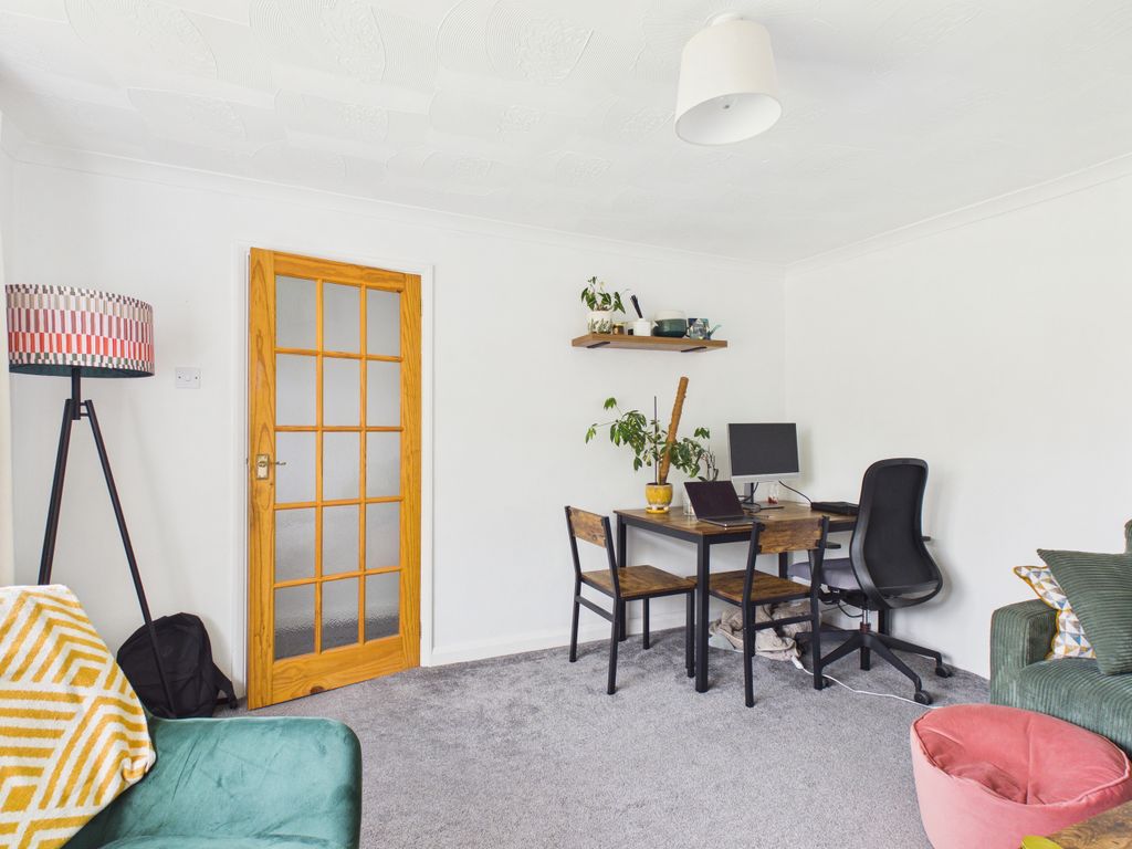 Property photo 3 of 10 Cam01984G0-Pr0587-Still007