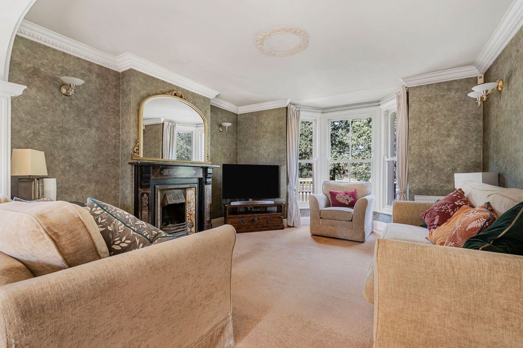 Property photo 2 of 30