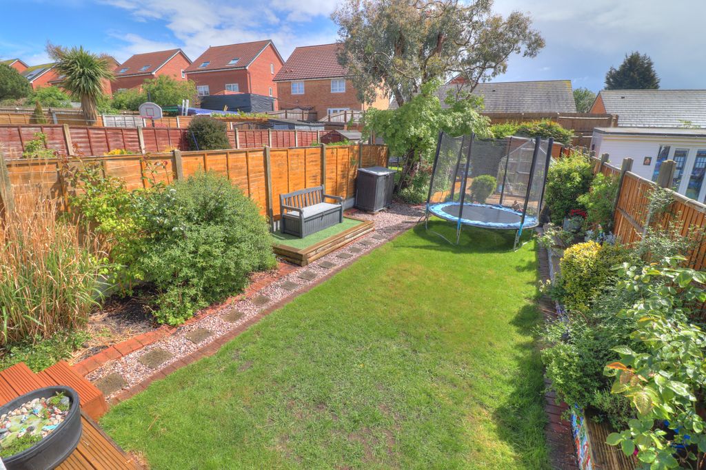 Property photo 2 of 24 Garden