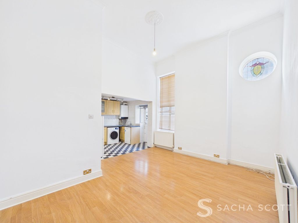 Property photo 2 of 18 Lounge / Diner