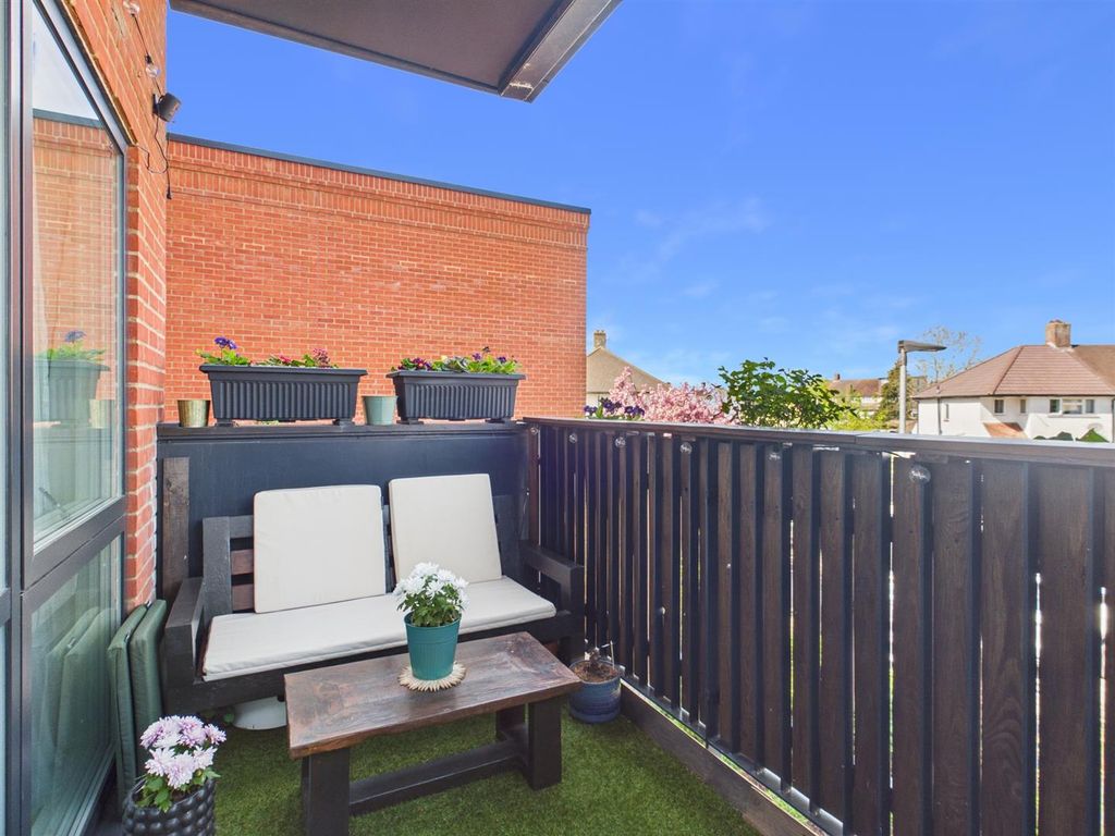 Property photo 3 of 9 Cam05080G0-Pr0330-Still012.Jpg