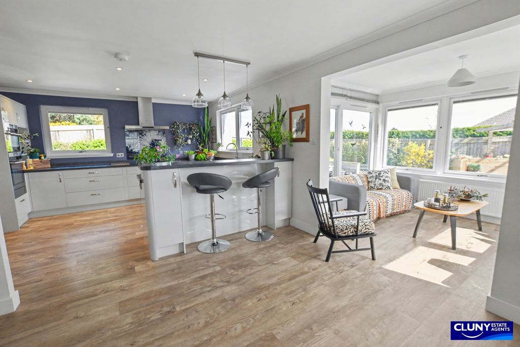 Property photo 3 of 27