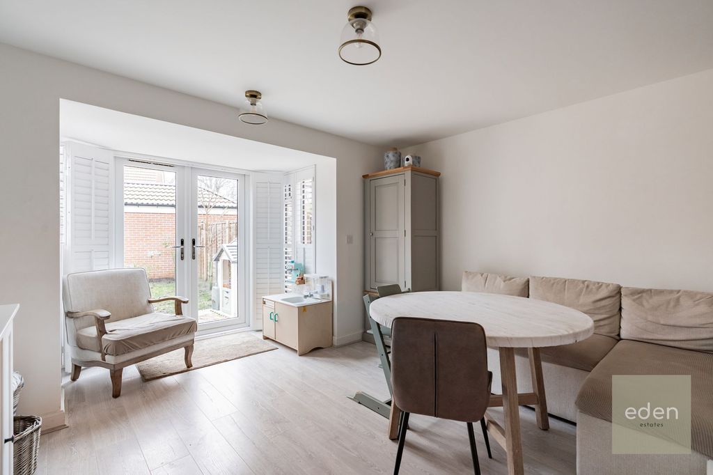 Property photo 2 of 27