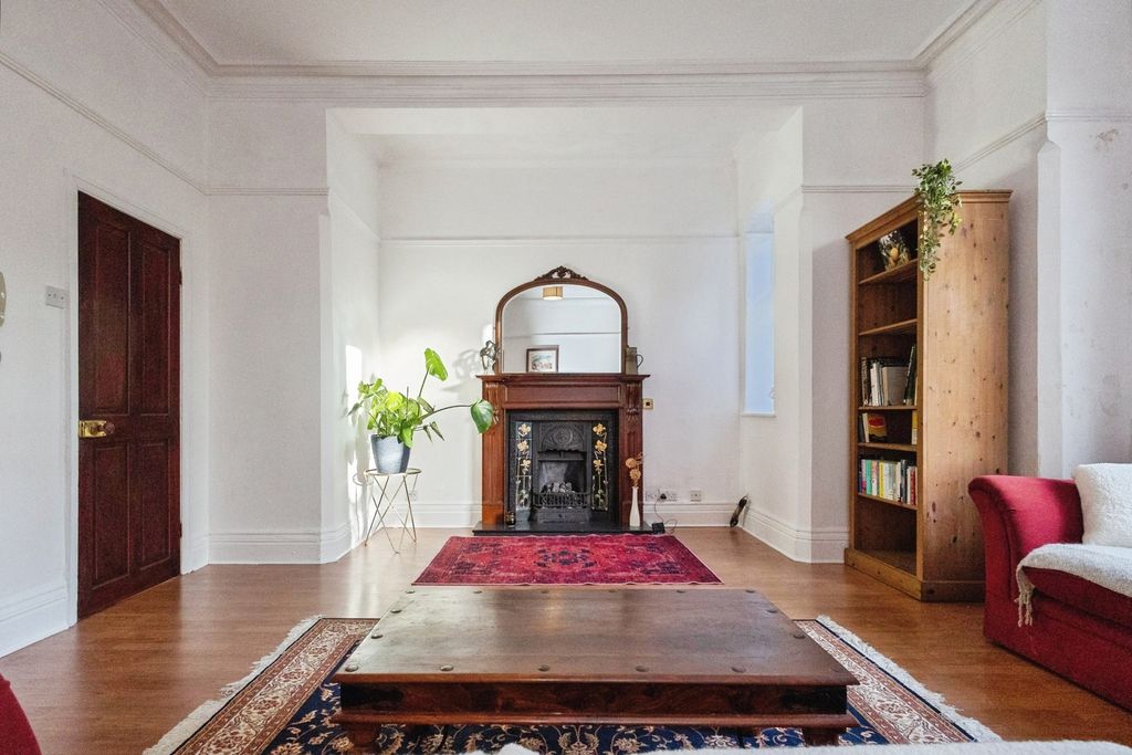 Property photo 3 of 20 Pbox-Img.Jpg