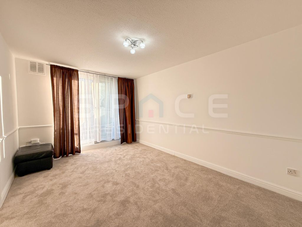 Property photo 1 of 12 Living Room
