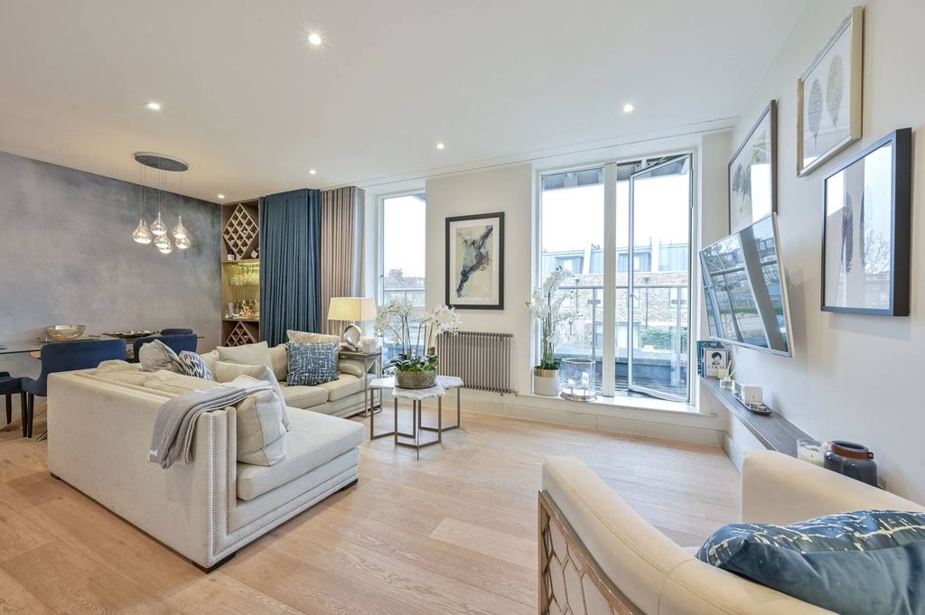 Property photo 1 of 23