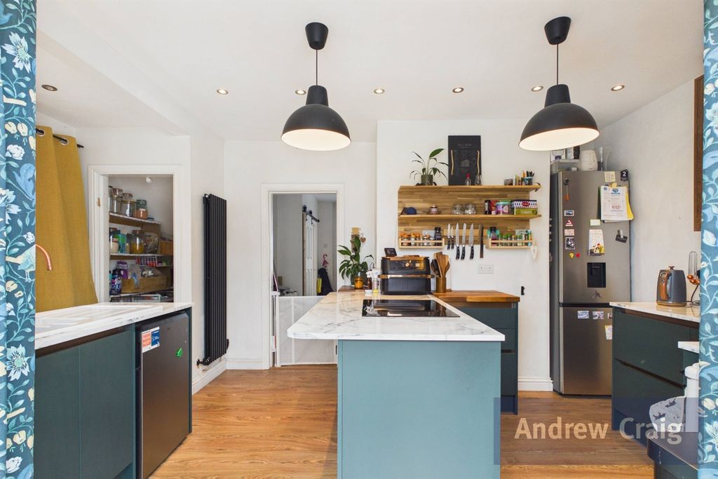 Property photo 2 of 17 Kitchen