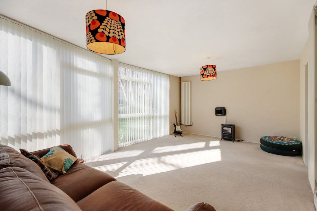Property photo 3 of 20 Living Room
