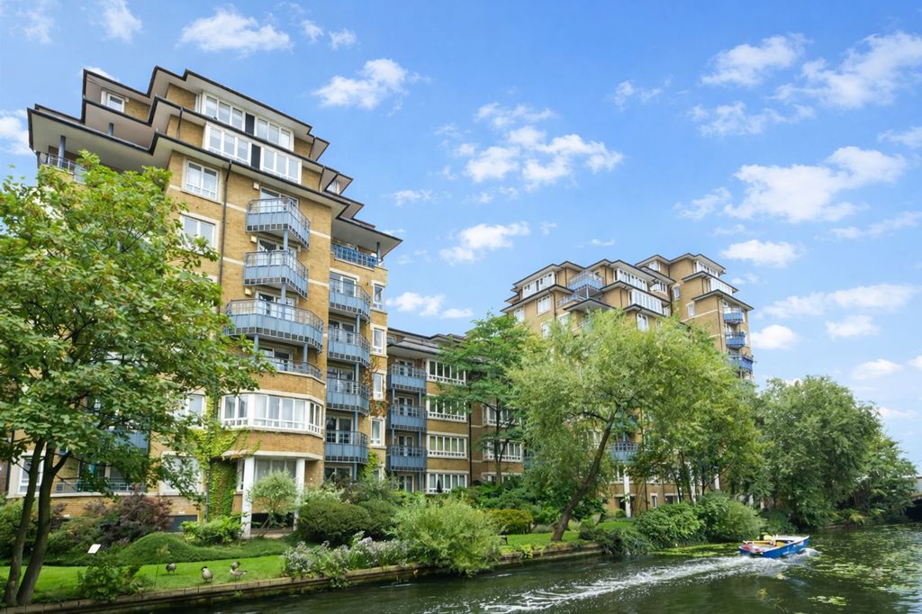 Property photo 1 of 9 Building