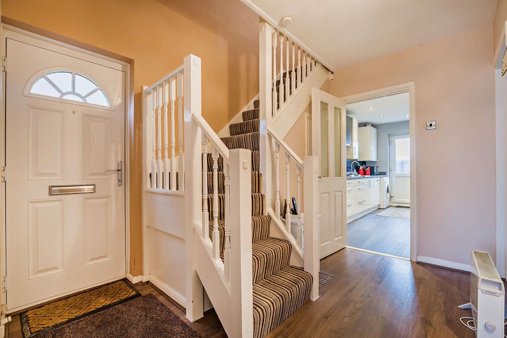 Property photo 2 of 14 8674116-Interior06-800.Jpg