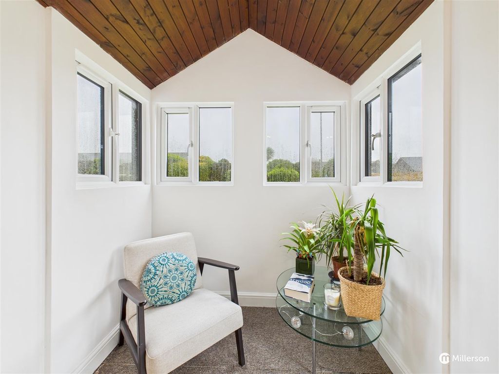 Property photo 3 of 26 Living Room