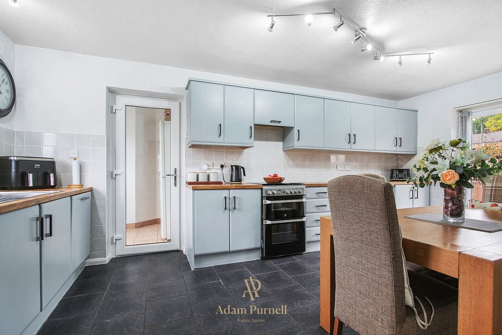 Property photo 1 of 21