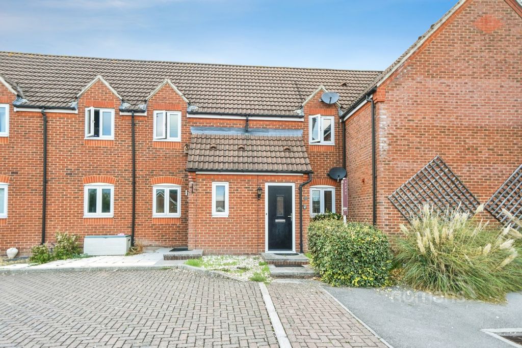 Property photo 1 of 7 Darling Close