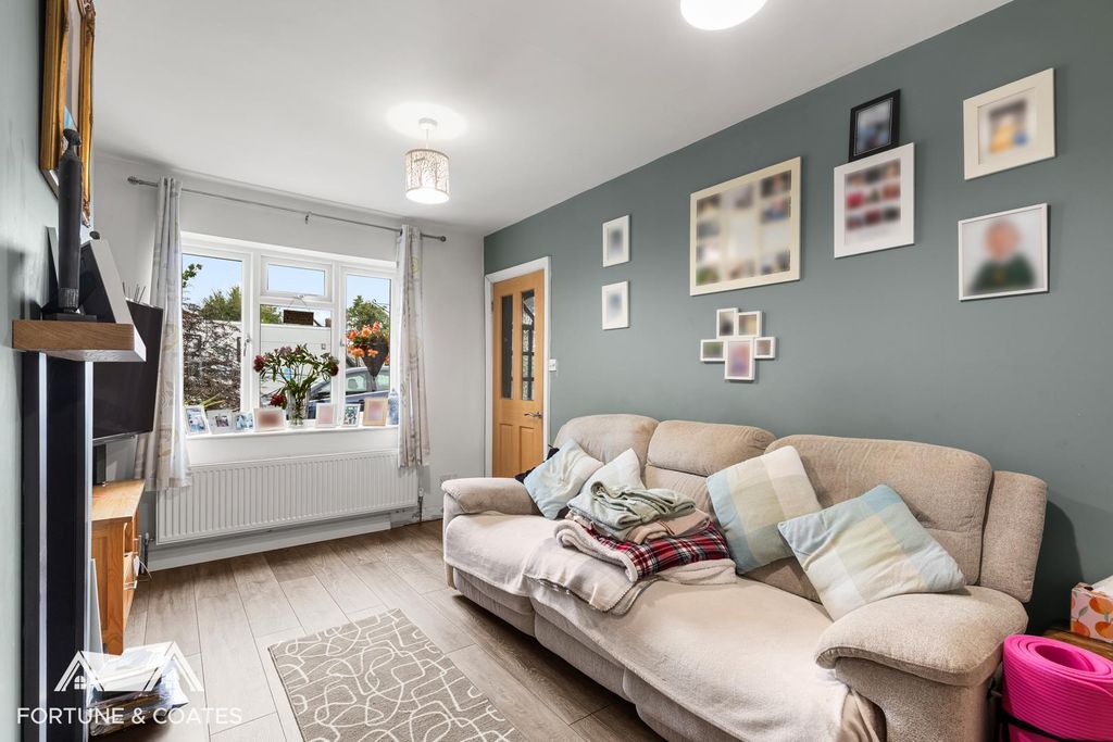Property photo 2 of 18 Potterstreet_13.Jpg
