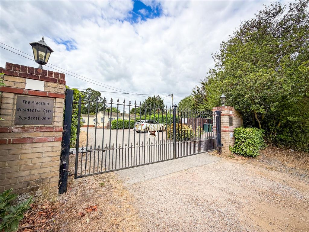 Property photo 2 of 21 Gated Park Entrance