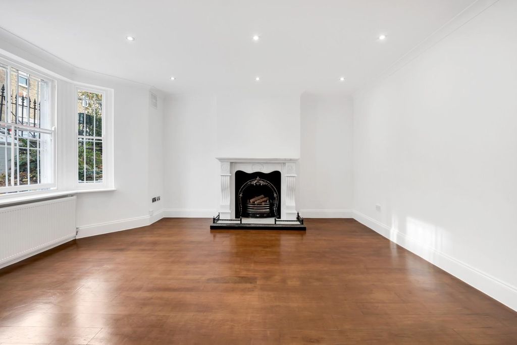 Property photo 3 of 14 Reception