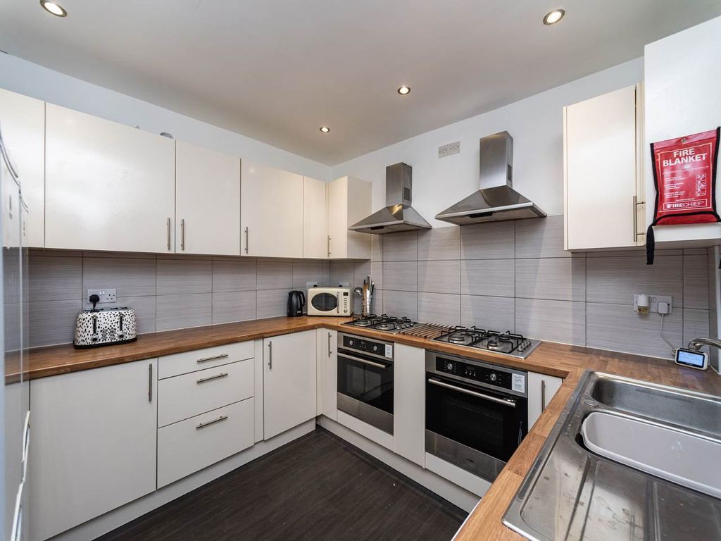 Property photo 1 of 20 Kitchen 1