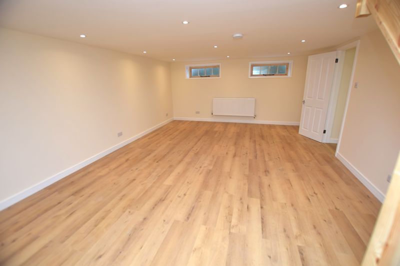 Property photo 2 of 11 Photo 32