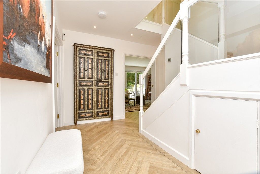 Property photo 3 of 25 Entrance Hall