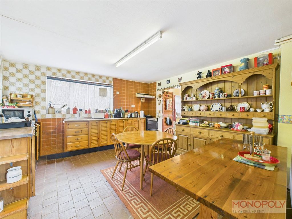 Property photo 3 of 33 Cam01943G0-Pr0564-Still010.Jpg