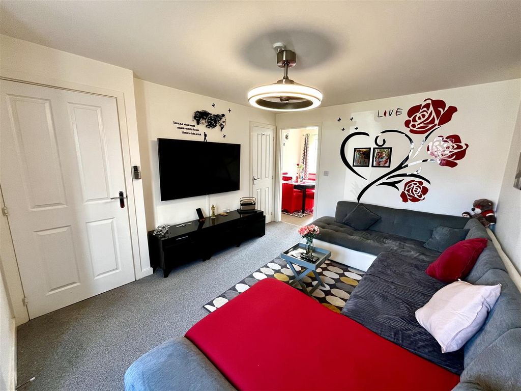 Property photo 2 of 10