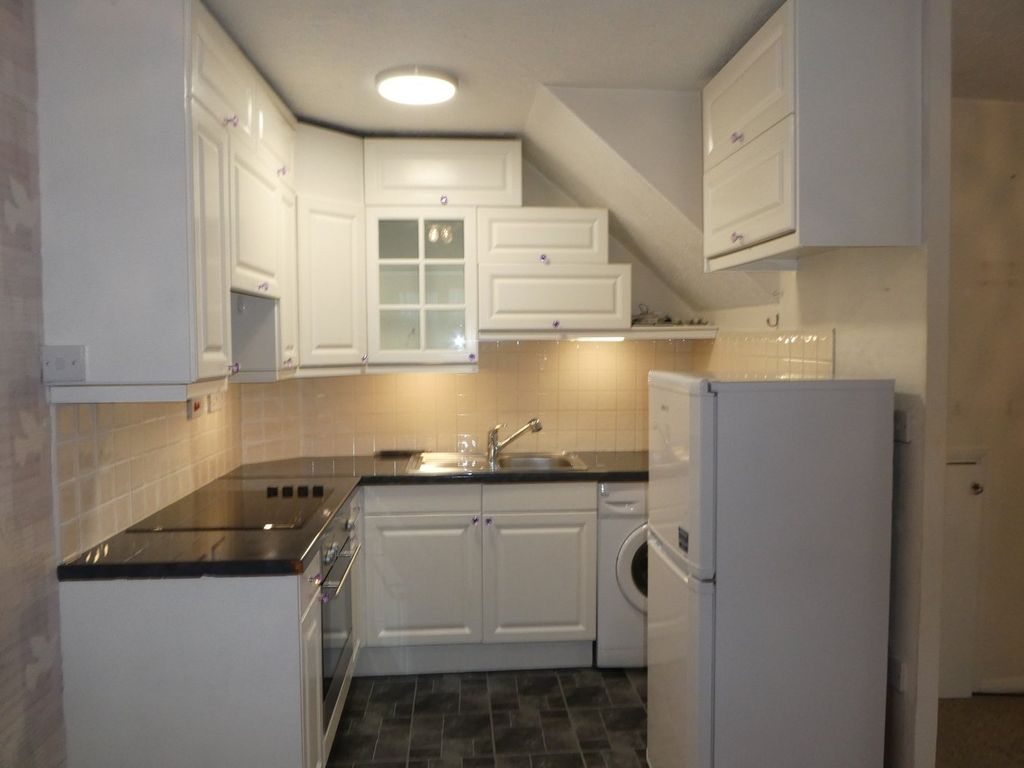 Property photo 3 of 7 Kitchen