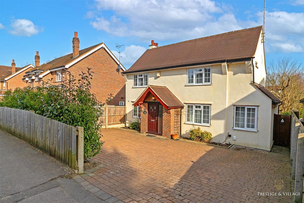 Property photo 1 of 39 2_Front_House_29Cobdenhill_Logo-1.Jpg