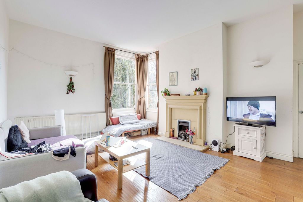 Property photo 2 of 20