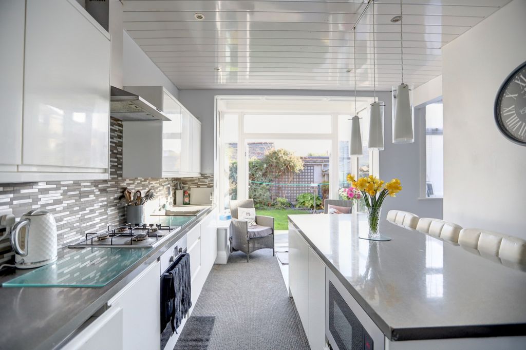 Property photo 2 of 25 Kitchen Diner
