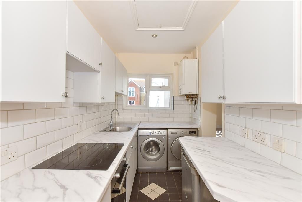 Property photo 2 of 11 Kitchen