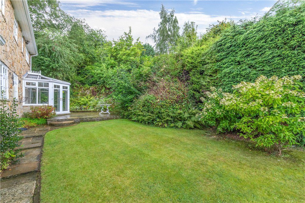 Property photo 2 of 25 Gardens